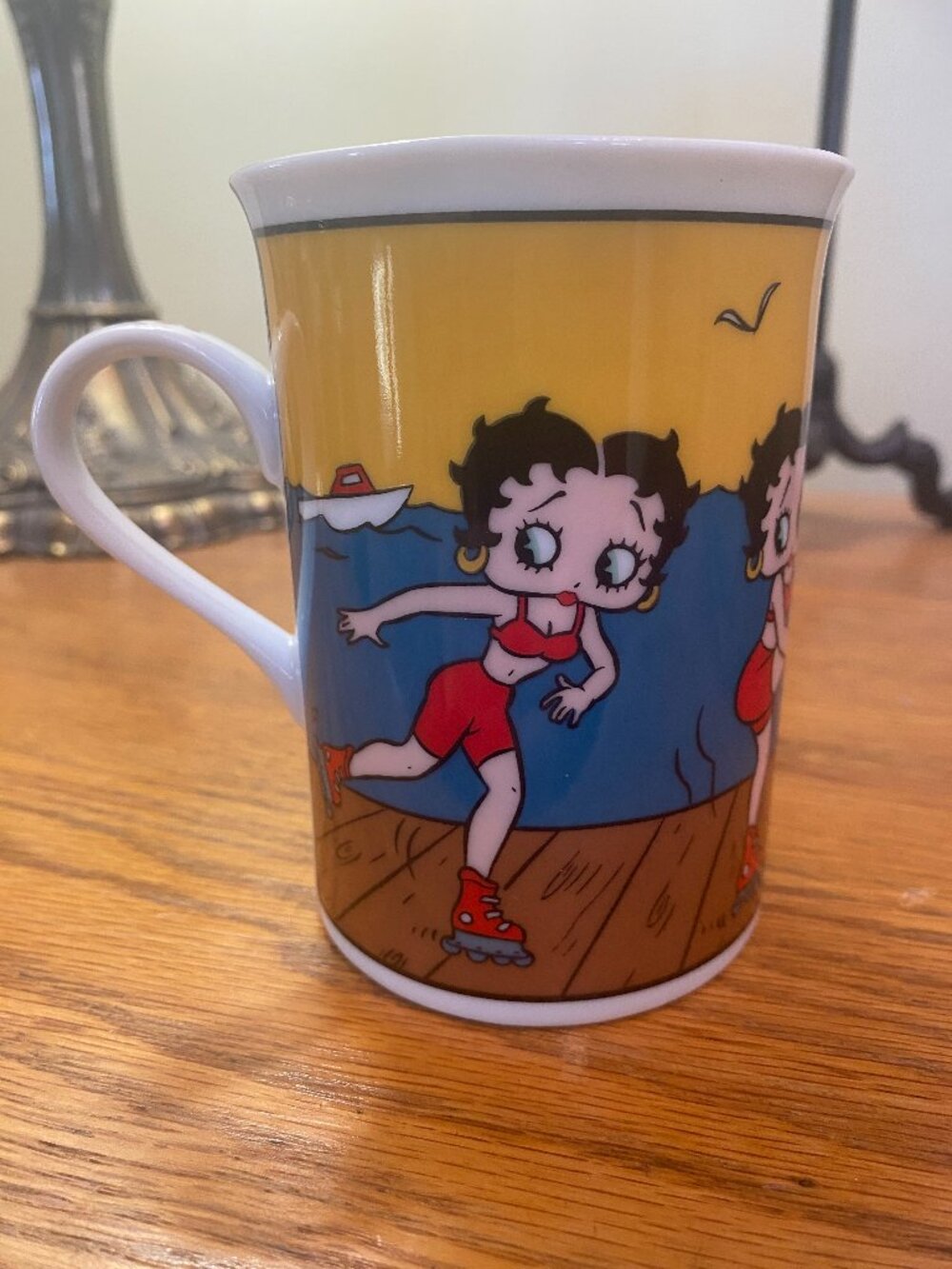 New Vintage Betty Boop "Boopin On The Boardwalk" Roller Skating Mug/Cup in Box